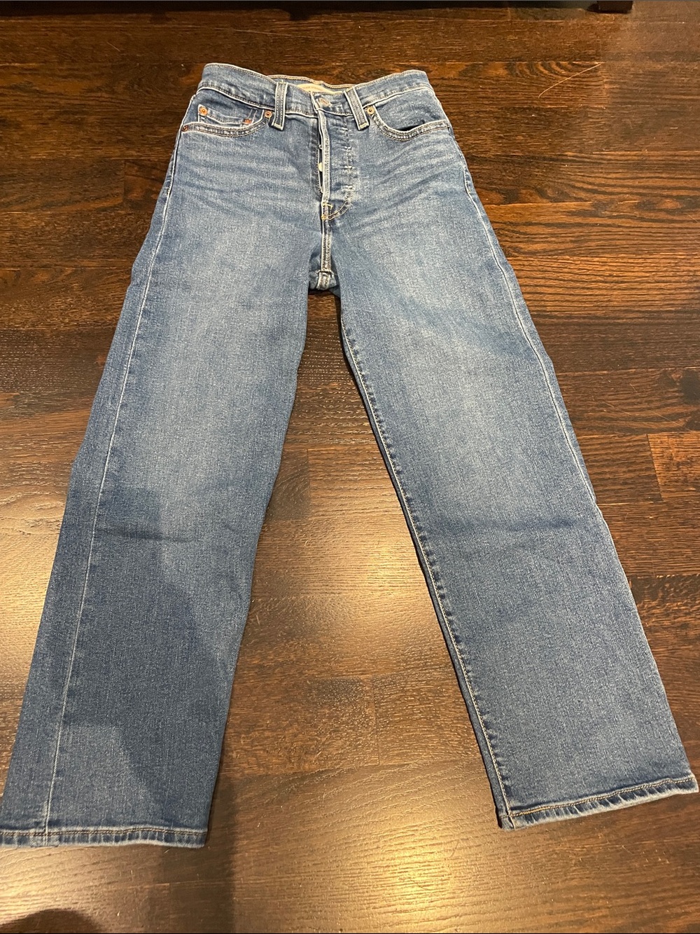 Women's Straight-Leg Jeans in Light Blue Denim